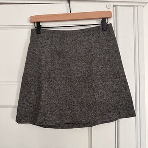 Aritzia Wilfred
NEW CLASSIC MINI SKIRT - GREY TWEED